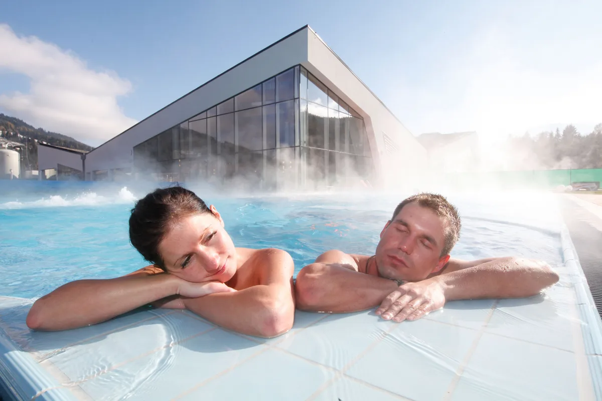 Rosenquarz-Becken der Therme Amadé
